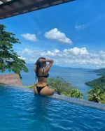 yvonne-aresu-v0-7wdg2bqilcna1.webp