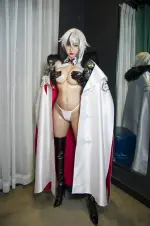 Tiny Asa アサ (tiny.asababy) cosplay Arlecchino - Genshin Impact (33).webp