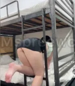 Na stuck sa hagdan si sexy landlord kaya tinulungan.jpg