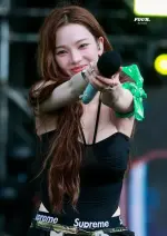aespa-karina-v0-0ygio0z1xvbf1.webp