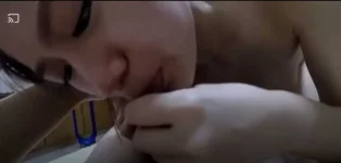 Nilamas ang suso ni GF habang sya ay nag gra grind.jpg
