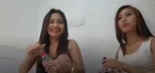Swerte ni Pare dalawang chix pinutukan.webp