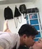 Halik tihaya kay girlfriend sa umaga.webp