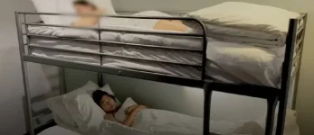 Tinuhog ni Bunso ang mag roommate.webp