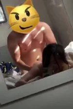 Sa harap ng salamin kinantot ang pamangkin.webp