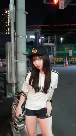 1kaosm_1758957821189.webp
