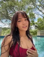 cinna-looks-stunning-in-this-bikini-v0-zbq90ygniicf1.webp