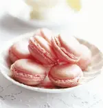 470826-1-eng-GB_strawberry-macaroons.webp