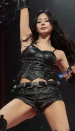 tzuyu-looks-so-hot-in-leather-v0-c7h0oay0pj0h1.webp