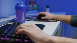 cHqKAAIYc6sIRsHFjW.gif