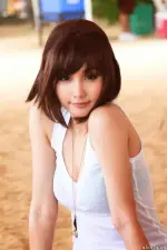 alodia gosiengfiao beach bums 03.webp