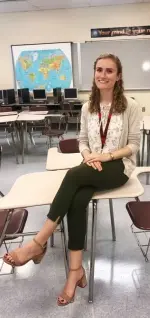 Teacher_exposed_for_turning_to_porn_to_pay_for_rent._Sarah_M_-_EroMe_3.webp