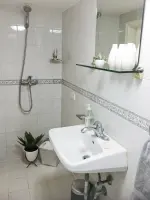 Bathroom-Makeover-10.webp