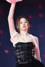 HNeqYPyb0AAhRKd.webp