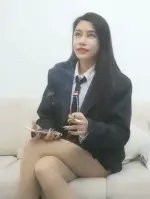 Halik mula sa babaeng mahahaba ang binti at nakasuot ng itim na medyas_NsFwPH@mygirlss_10.webp